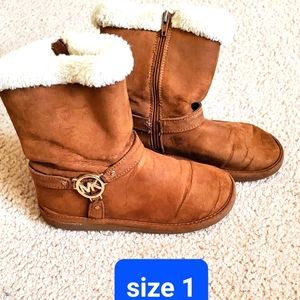 Girls boots
